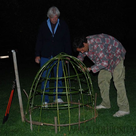 Using bamboos to shape the oven