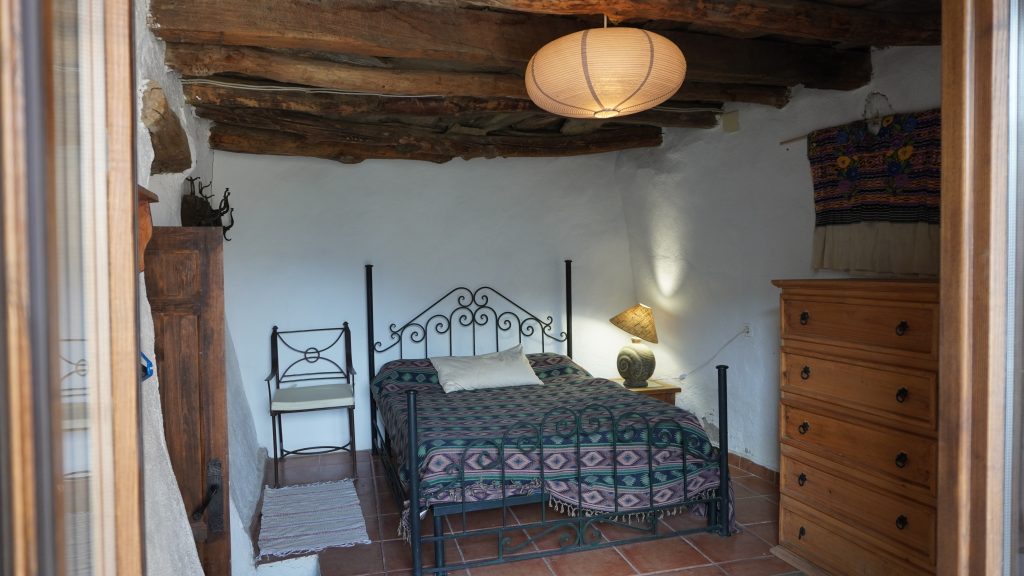 Bedroom with double bed in Walnut cortijo.